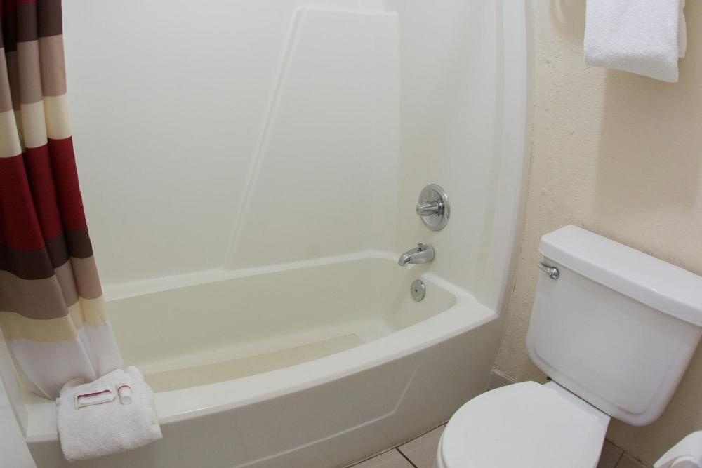 Red Roof Inn Ardmore Image 20